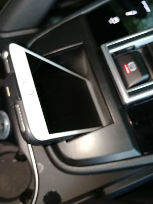 Porsche Cayenne Automotice Wireless Charger 5V / 9V Size 215*170*103